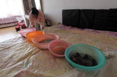 湘潭楼上漏水，住户失联，小区没物管，业主维权难！律师来支招……